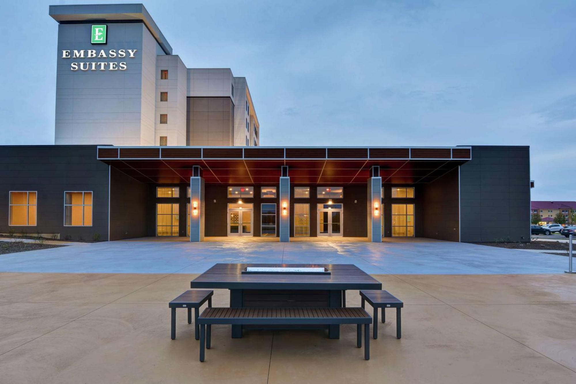 Embassy Suites By Hilton Plainfield Indianapolis Airport Экстерьер фото