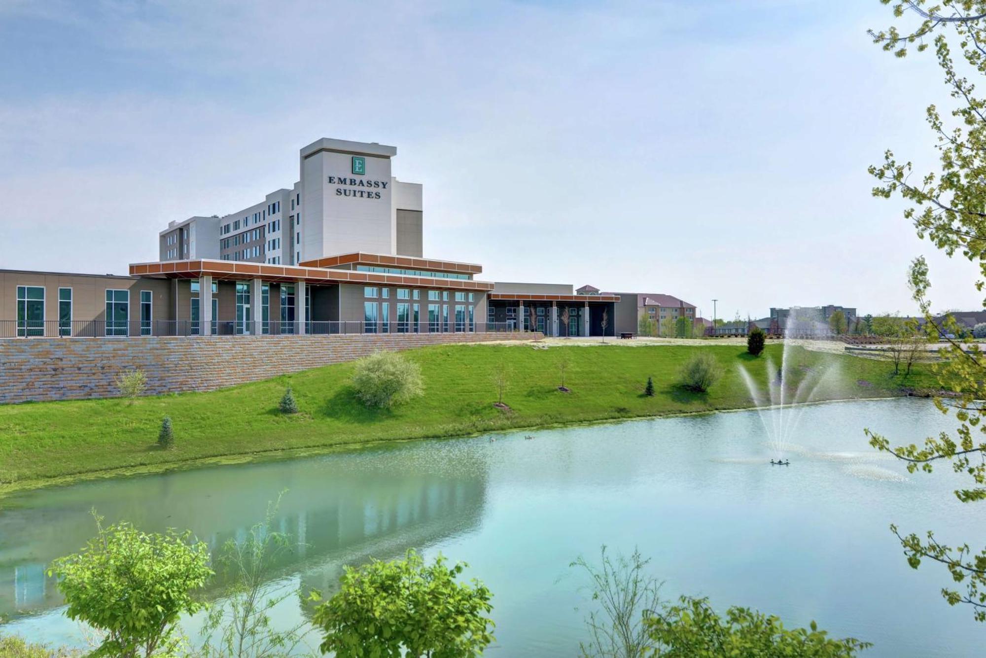 Embassy Suites By Hilton Plainfield Indianapolis Airport Экстерьер фото
